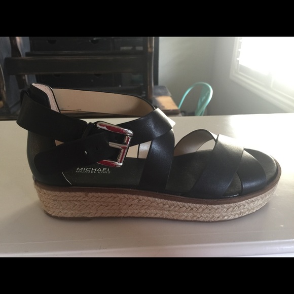 Michael Kors Sandal - Picture 3 of 6